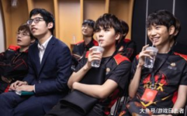 doinb撩小姐姐,撩小姐姐的甜蜜瞬间