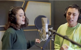 外国小姐姐看周深戏腔歌,跨文化魅力绽放